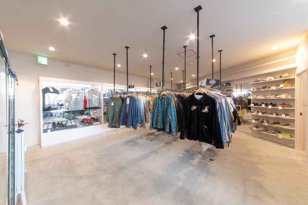 ブランドやジャンルごとに編集したLIFE中倉店の売場