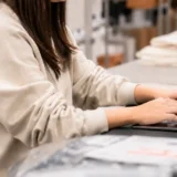 【土日祝カスタマーサポートスタッフ】ブランド買取LIFEの週末対応を支える仕事です。