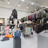LIFE六丁の目店の明るく開放的な店内全景