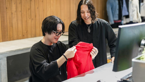 「ファッションクレイジー」な仲間を率い、お客様を虜にする！成長志向のセールス【マネージャー候補】募集！